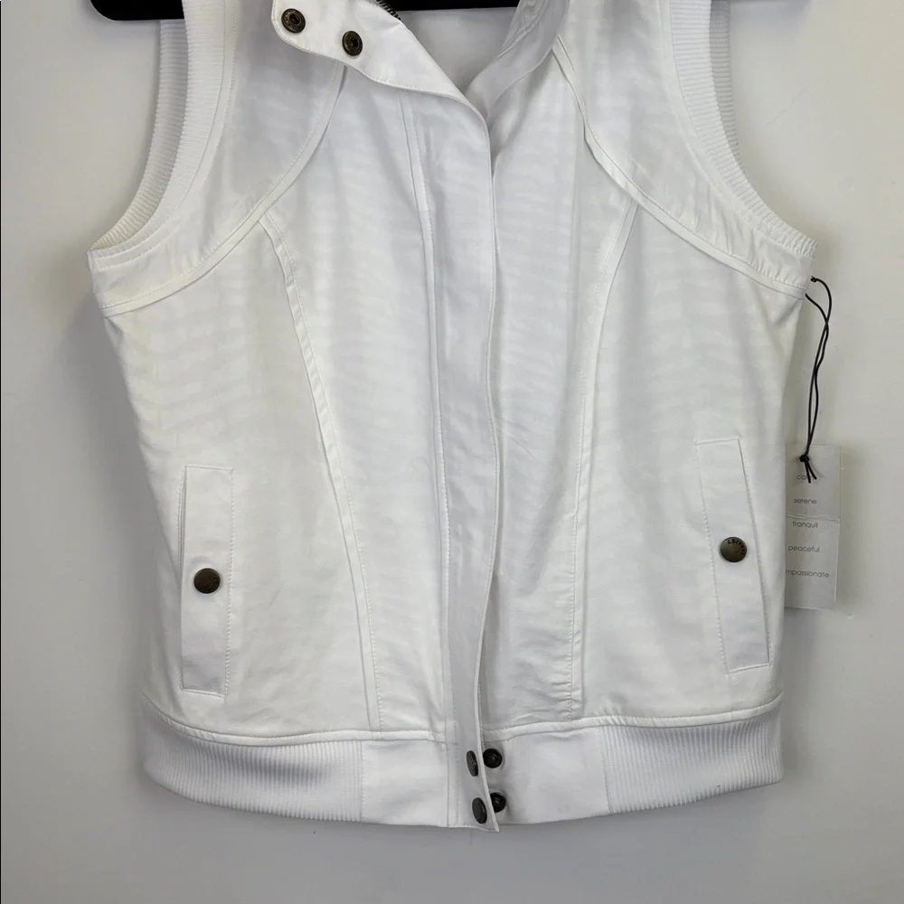 Chico's Zenergy Emily Embossed Optic White Vest/ Size small